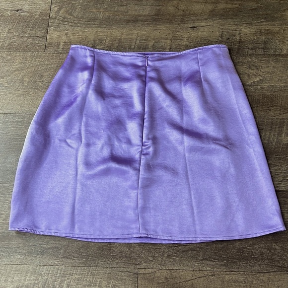 Motel rocks purple satin skirt (model picture shows accurate color) - Picture 6 of 7